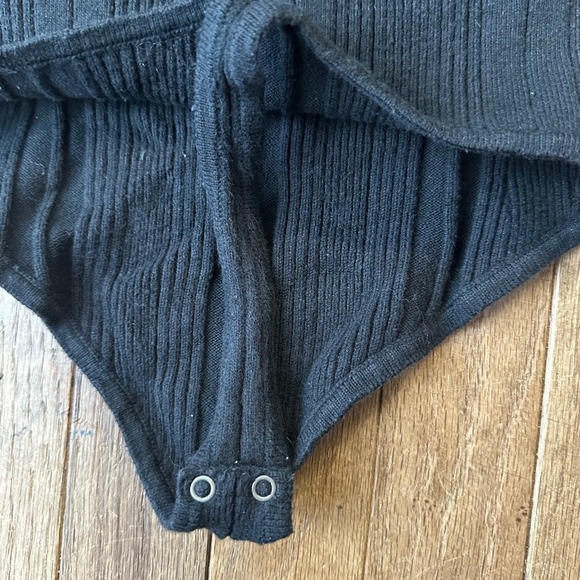 Abercrombie Fitch Black Ribbed Sweater Sweetheart Neck Short Sleeve Bodysuit M - Picture 7 of 7